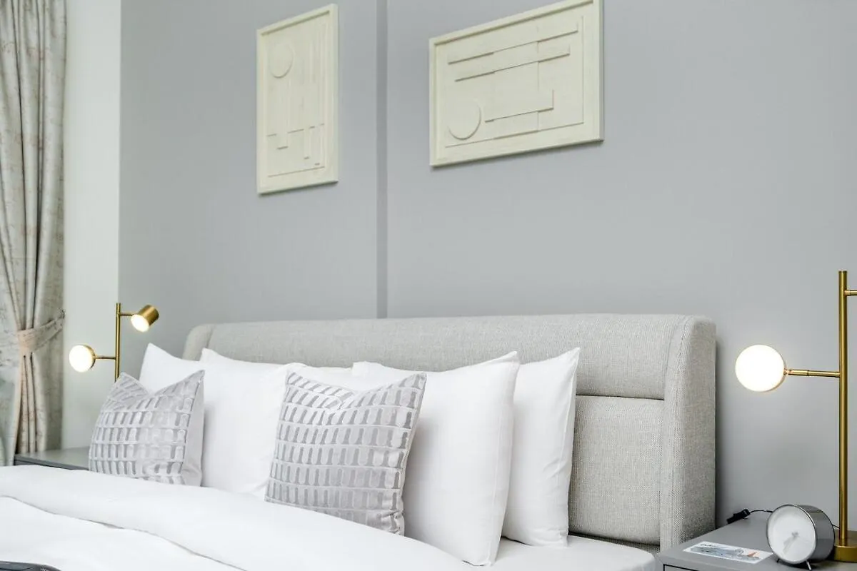 Serene 1-Bedroom Apartment For 4 In Business Bay Dubai