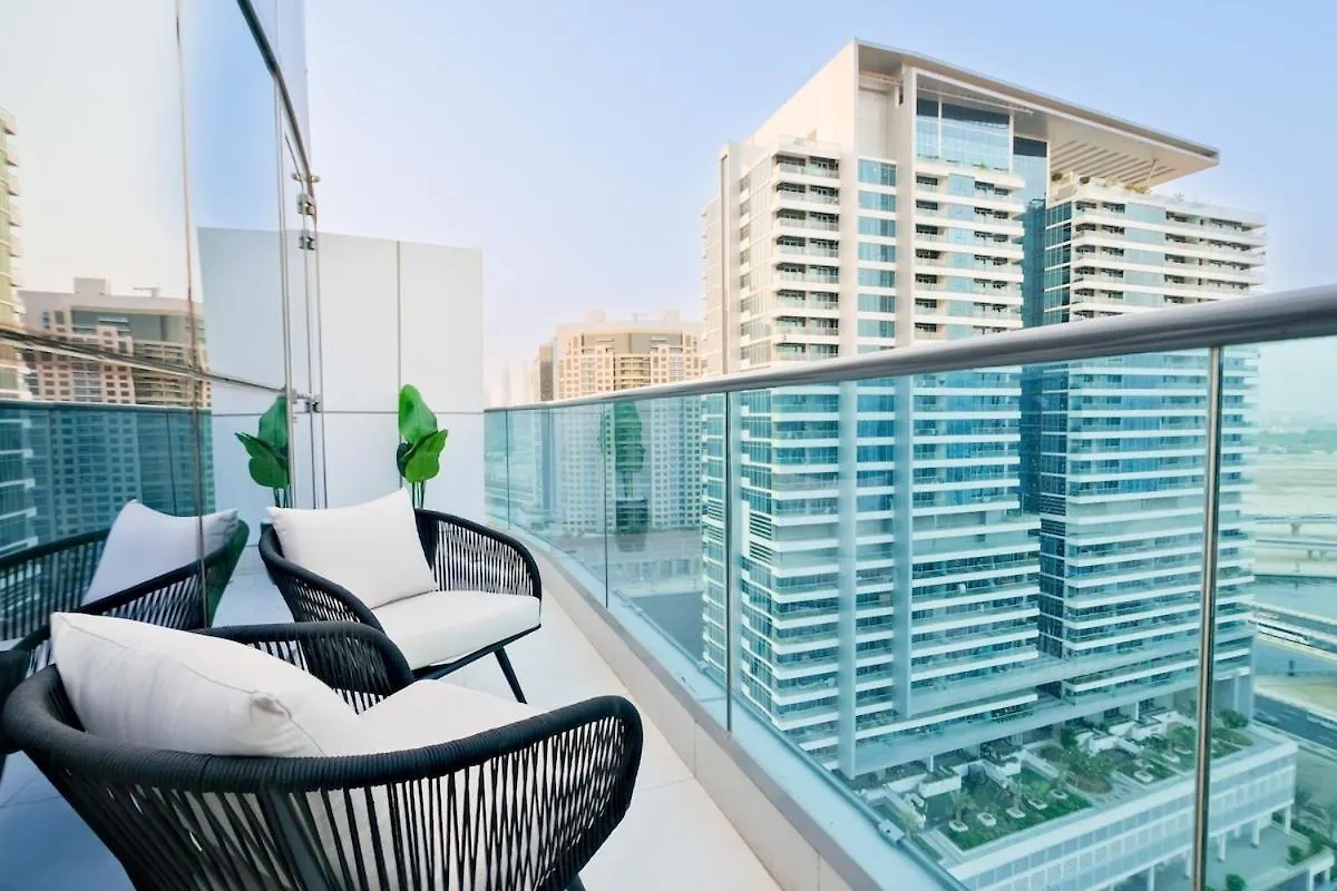 Serene 1-Bedroom Apartment For 4 In Business Bay Dubai 0*,