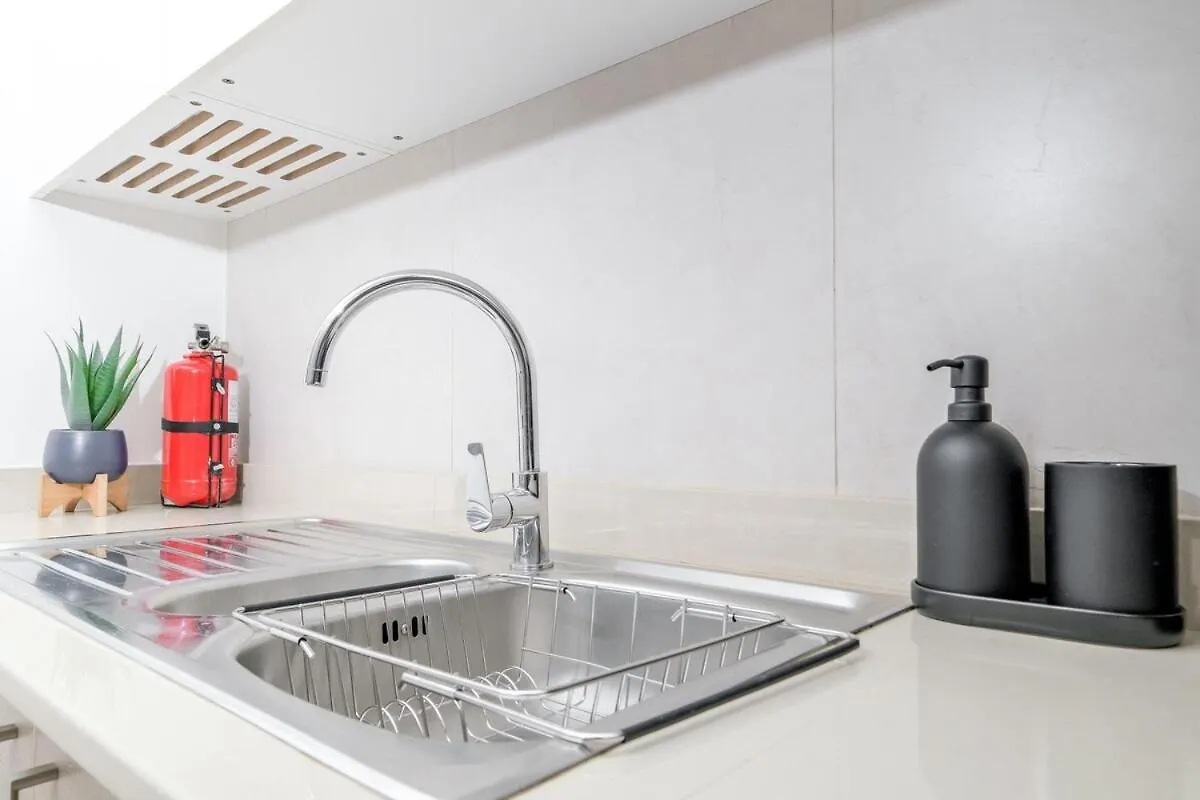 Serene 1-Bedroom Apartment For 4 In Business Bay Dubai 0*,
