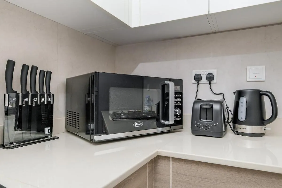 Serene 1-Bedroom Apartment For 4 In Business Bay Dubai
