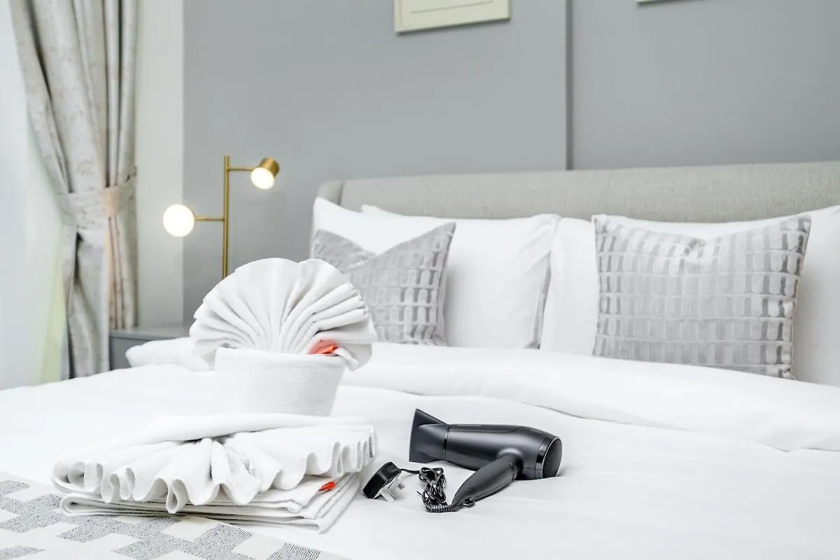 Serene 1-Bedroom Apartment For 4 In Business Bay Dubai